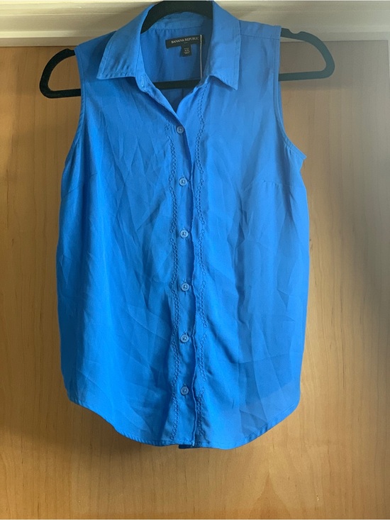 Banana Republic Tops - Banana Republic Blue Sleeveless Embroidered Top Size-X-Small Classic Workwear